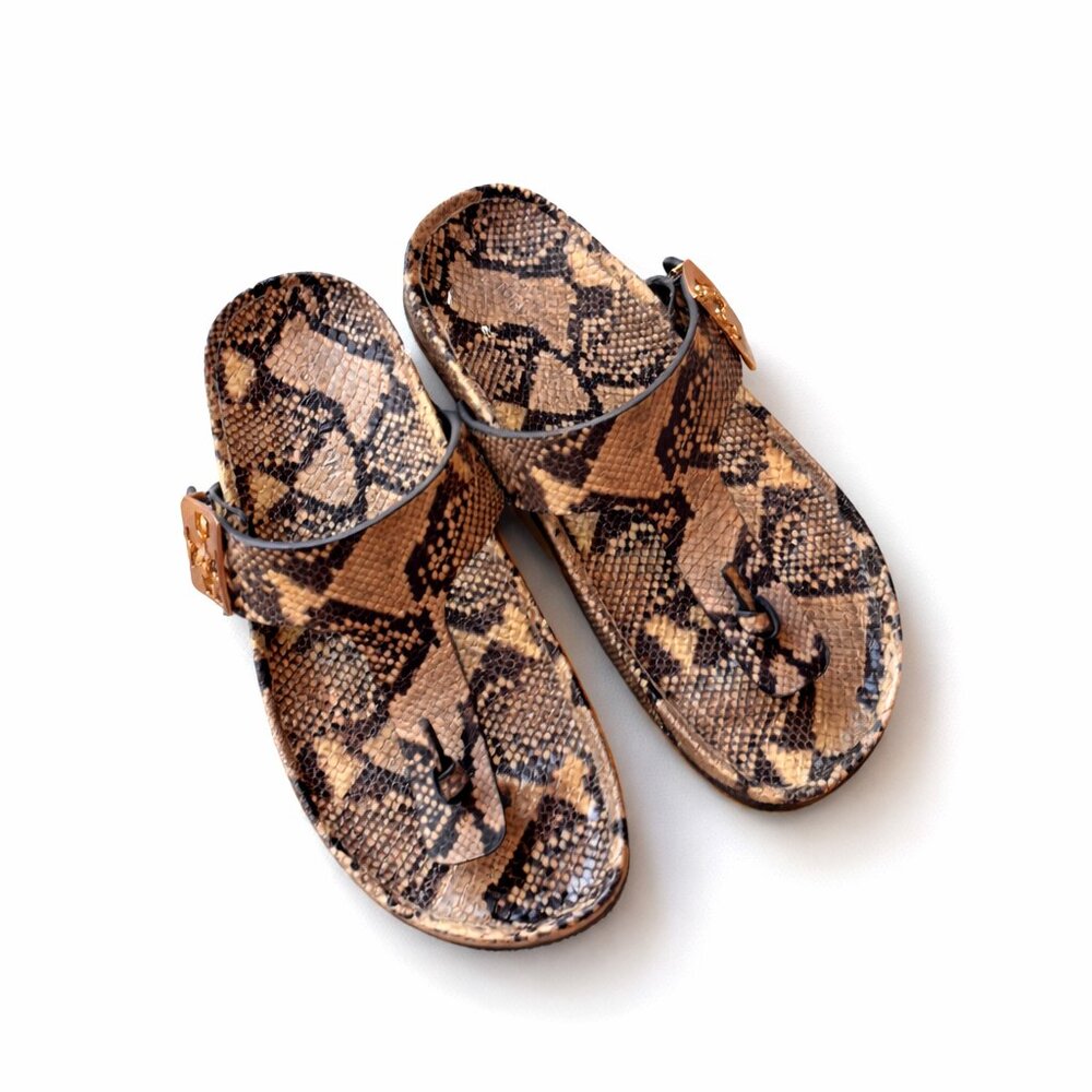 NEW Tory Burch Mellow Camo Thong Sandals in Desert Dune Size 5